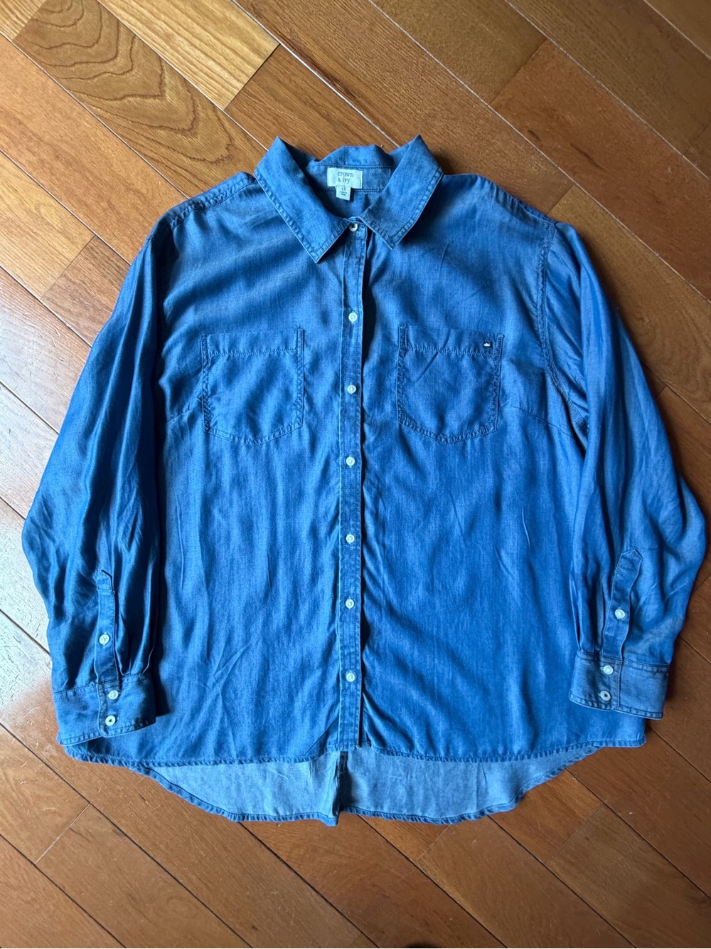 Crown & Ivy Tencel Chambray Button Down Shirt Blue Plus Size 1X
